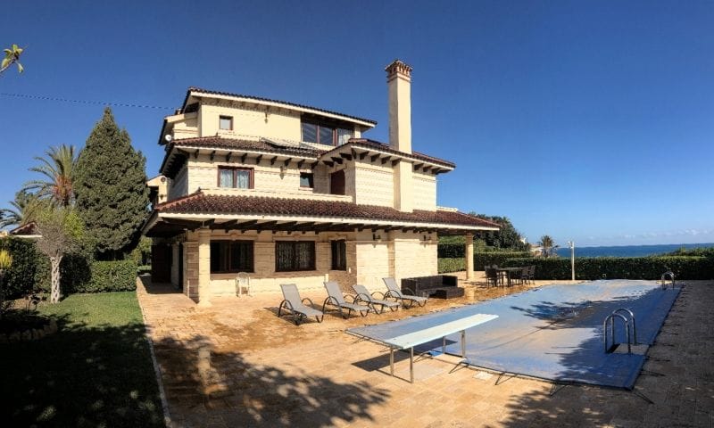 For Sale. Villa in Orihuela Costa