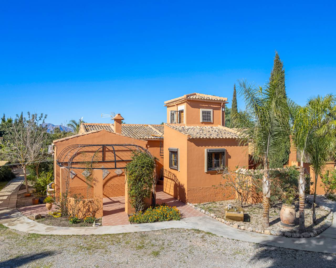 Venta. Villa en Catral