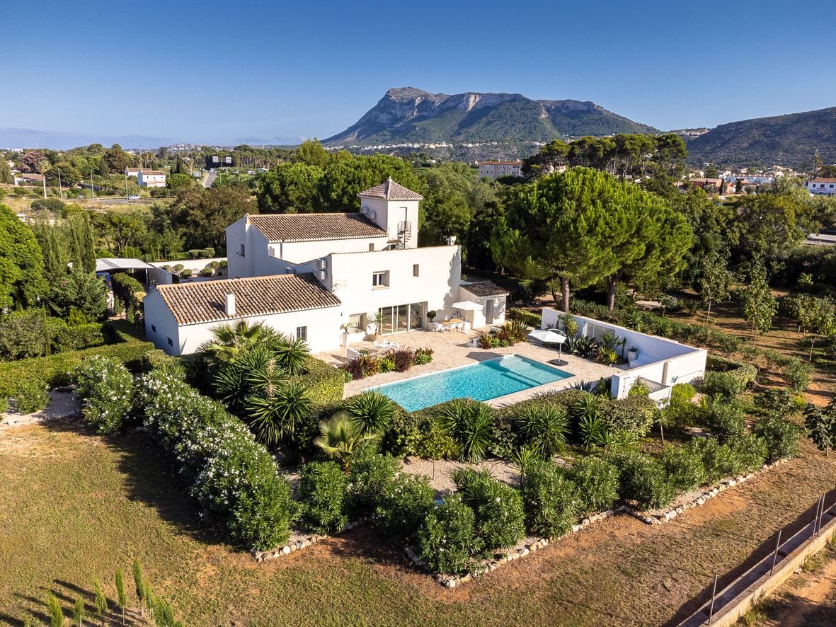 Beautiful manor house just a stone's throw from Dénia.