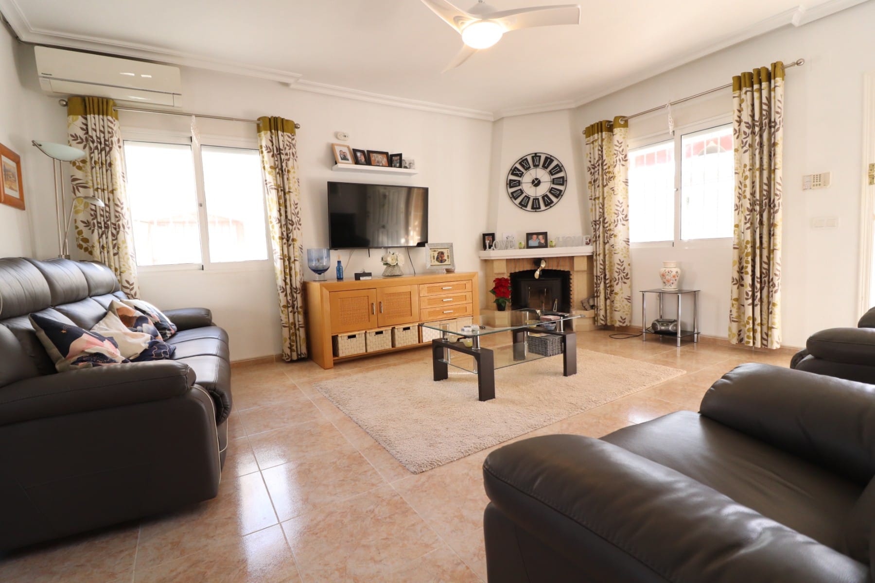 Venta. Villa en Algorfa