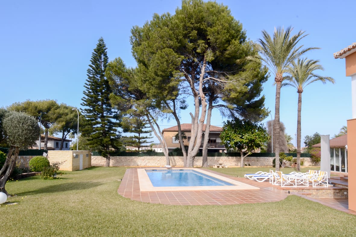 Villa for sale in Dénia