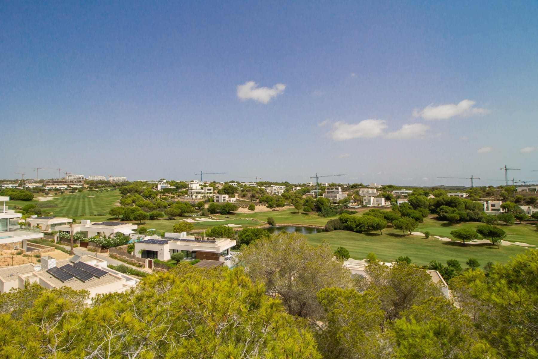 Venta. Apartment en Las Colinas Golf Resort