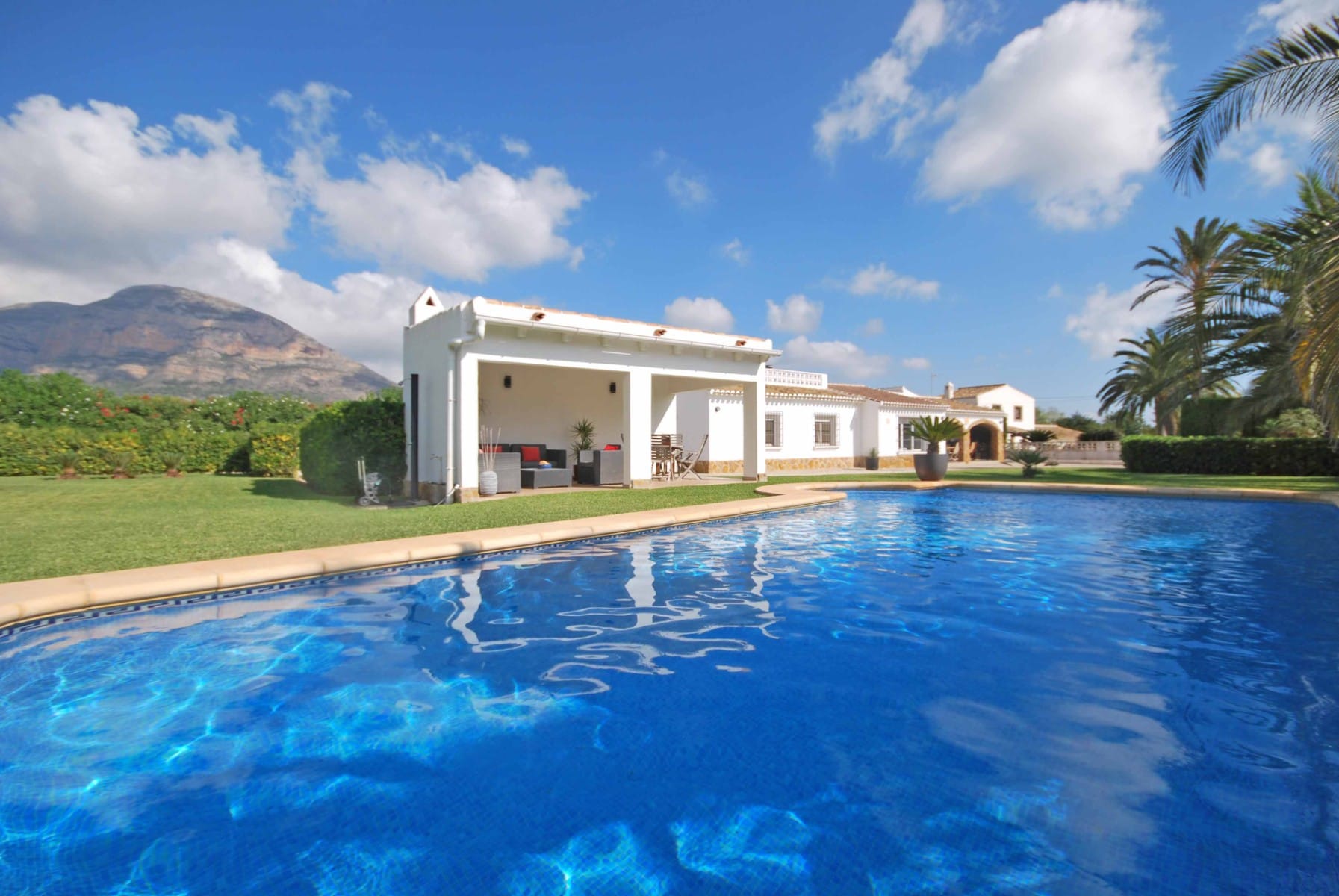 Verkoop. Villa in Javea