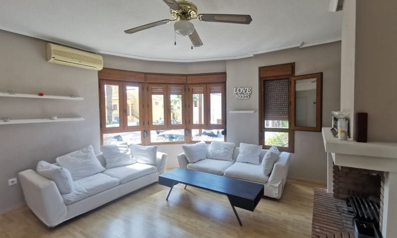 Venta. Villa en Algorfa