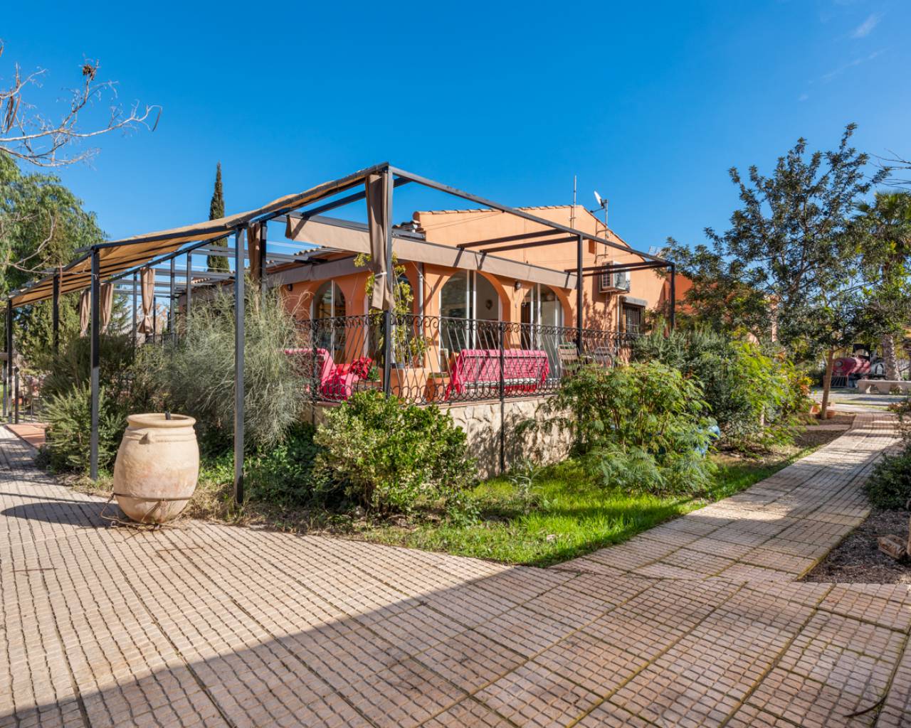 Venta. Villa en Catral