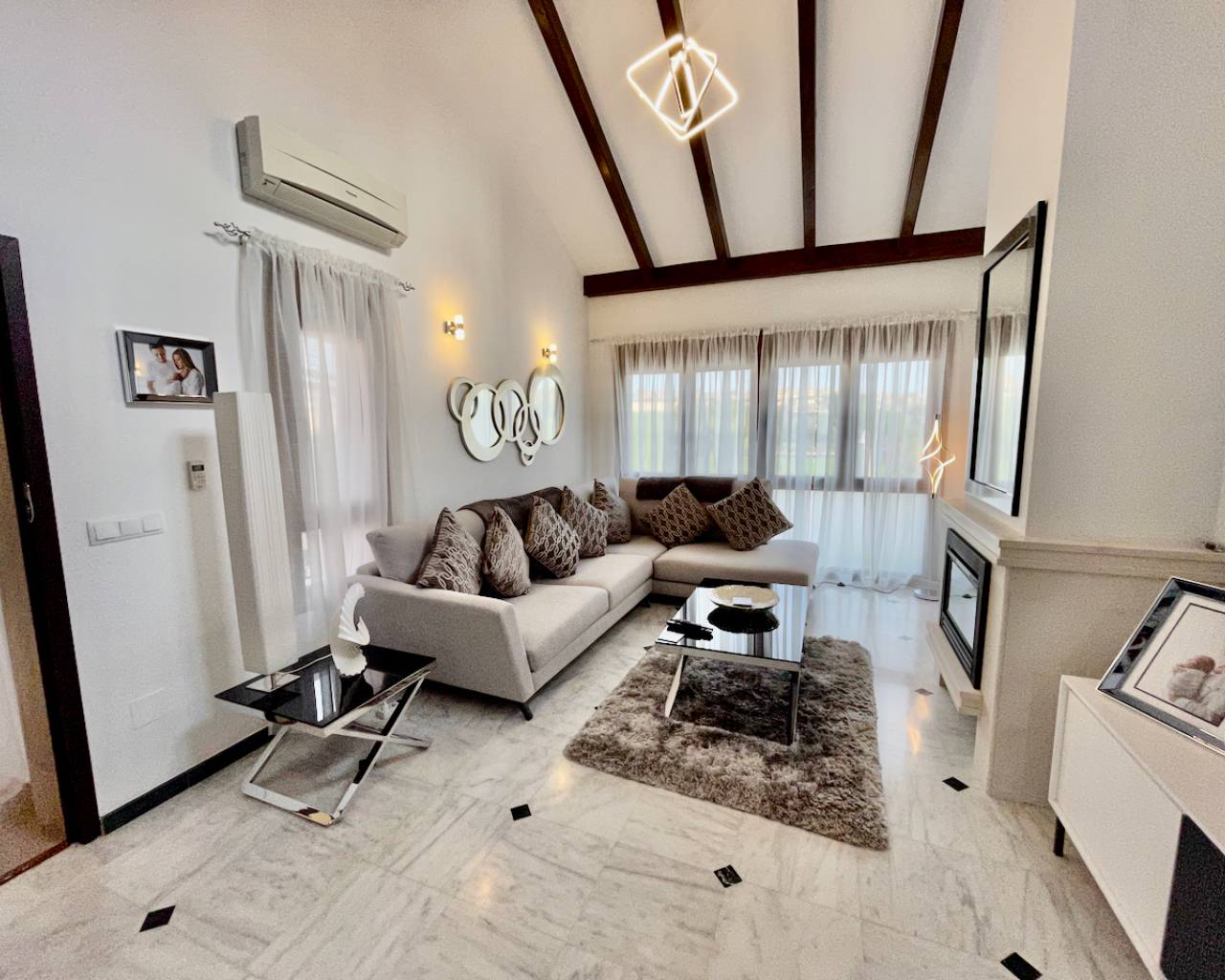 Venta. Villa en Algorfa