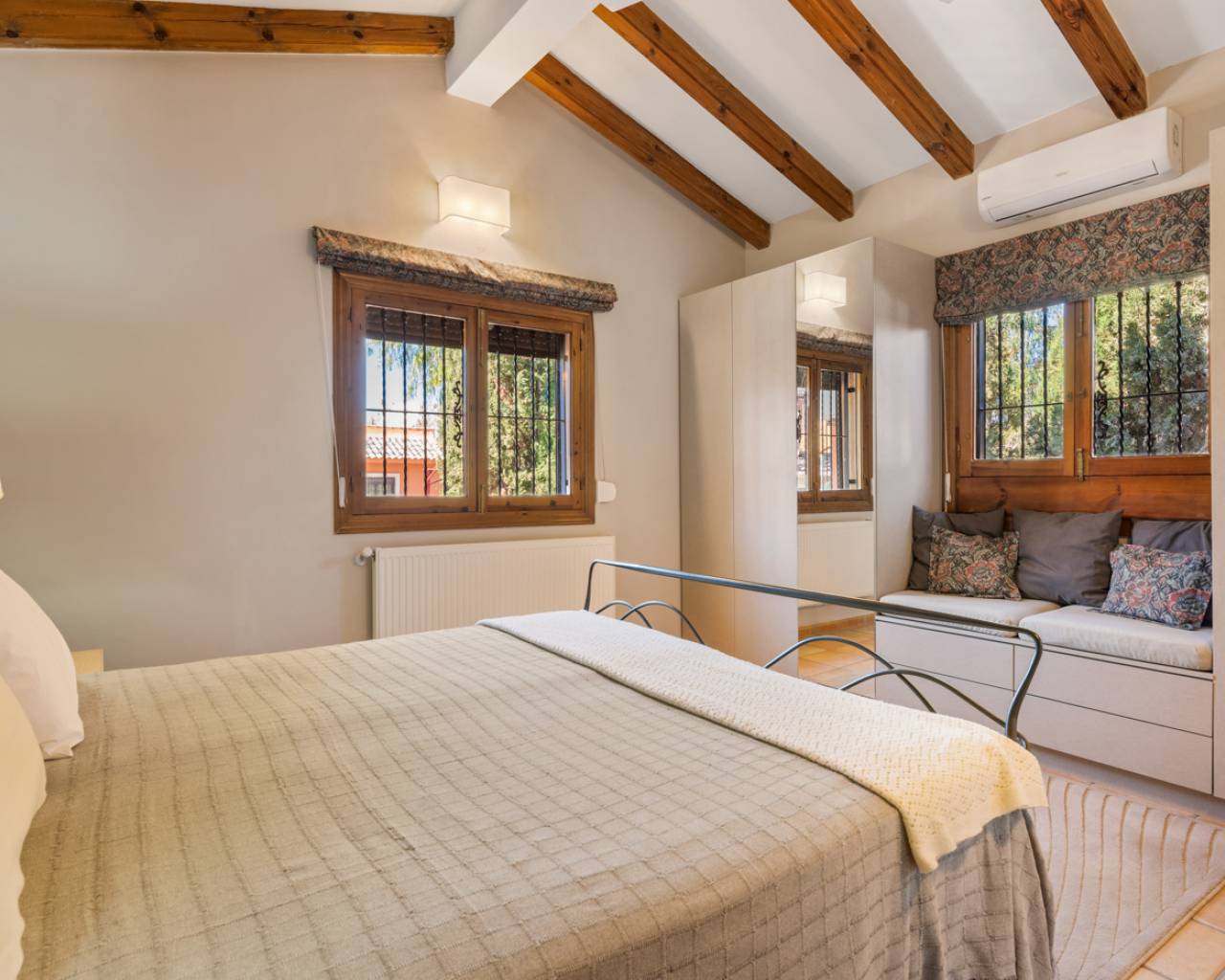 Venta. Villa en Catral