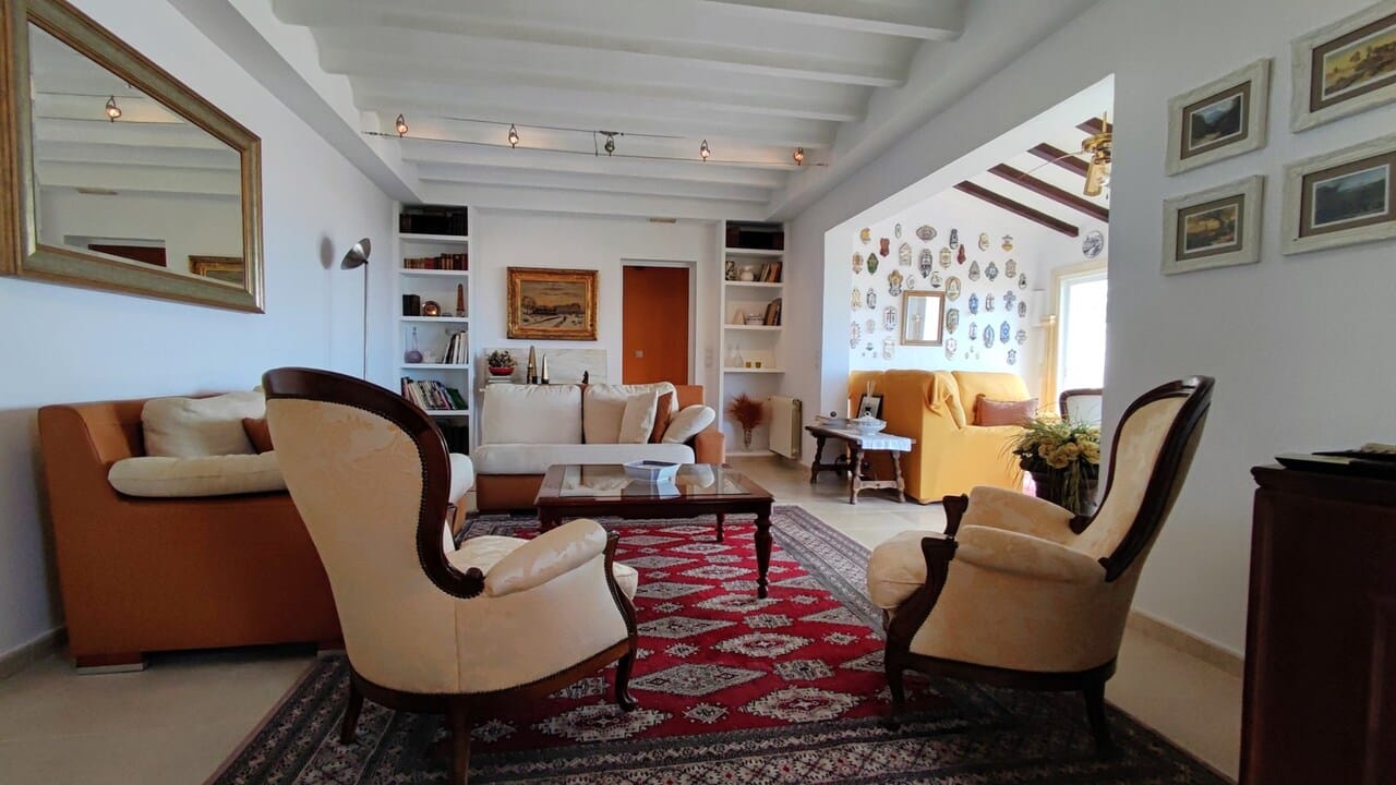 Venta. Villa en Denia