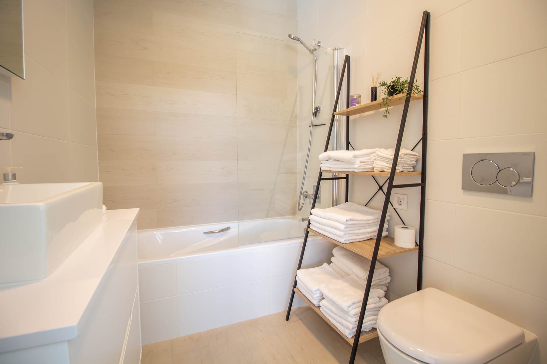 Venta. Apartment en Las Colinas Golf Resort