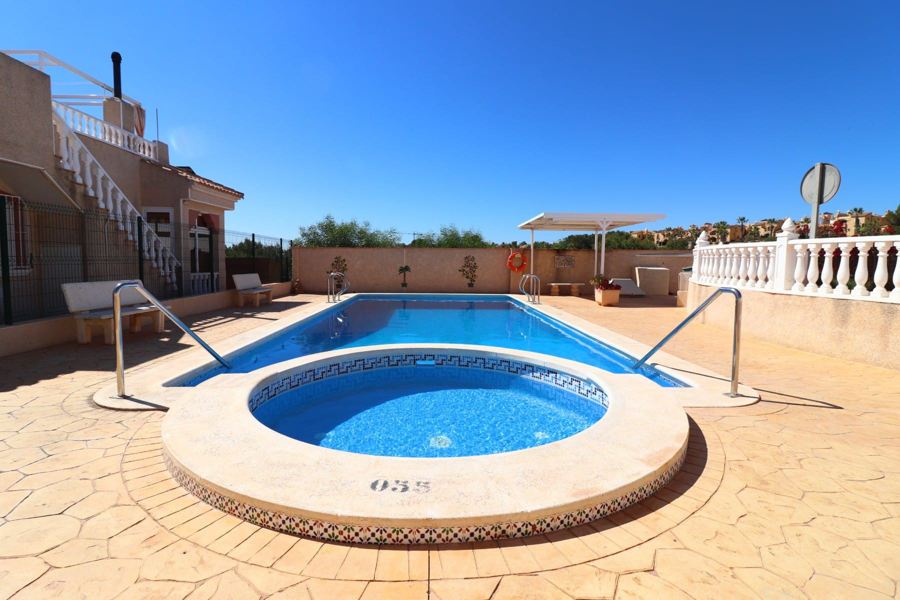 Venta. Villa en Algorfa