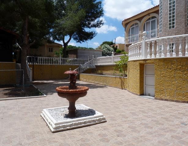 Venta. Villa en Pinar De Campoverde