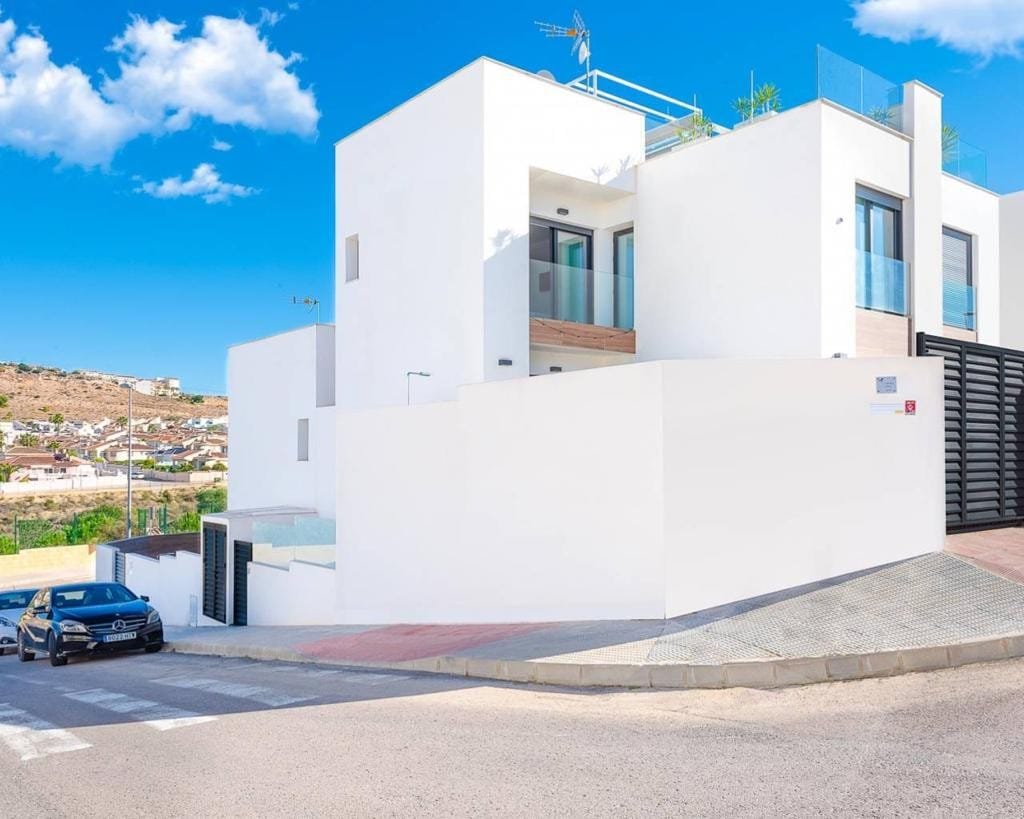 Verkoop. Villa in Benijofar
