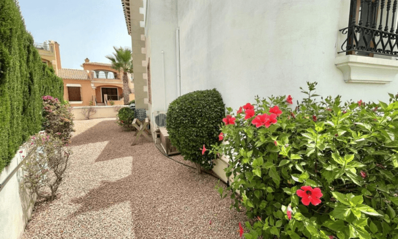 Venta. Villa en Algorfa