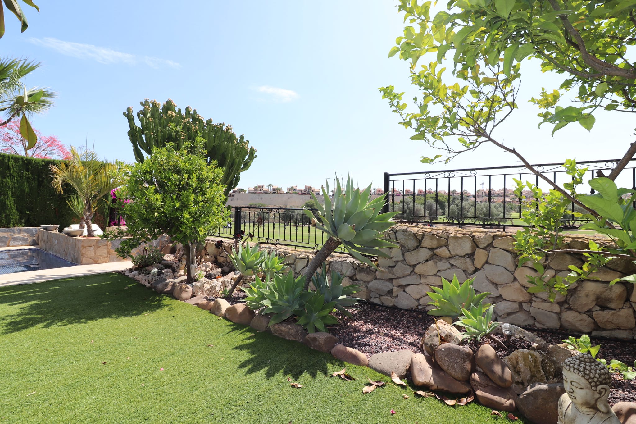 Venta. Villa en Algorfa