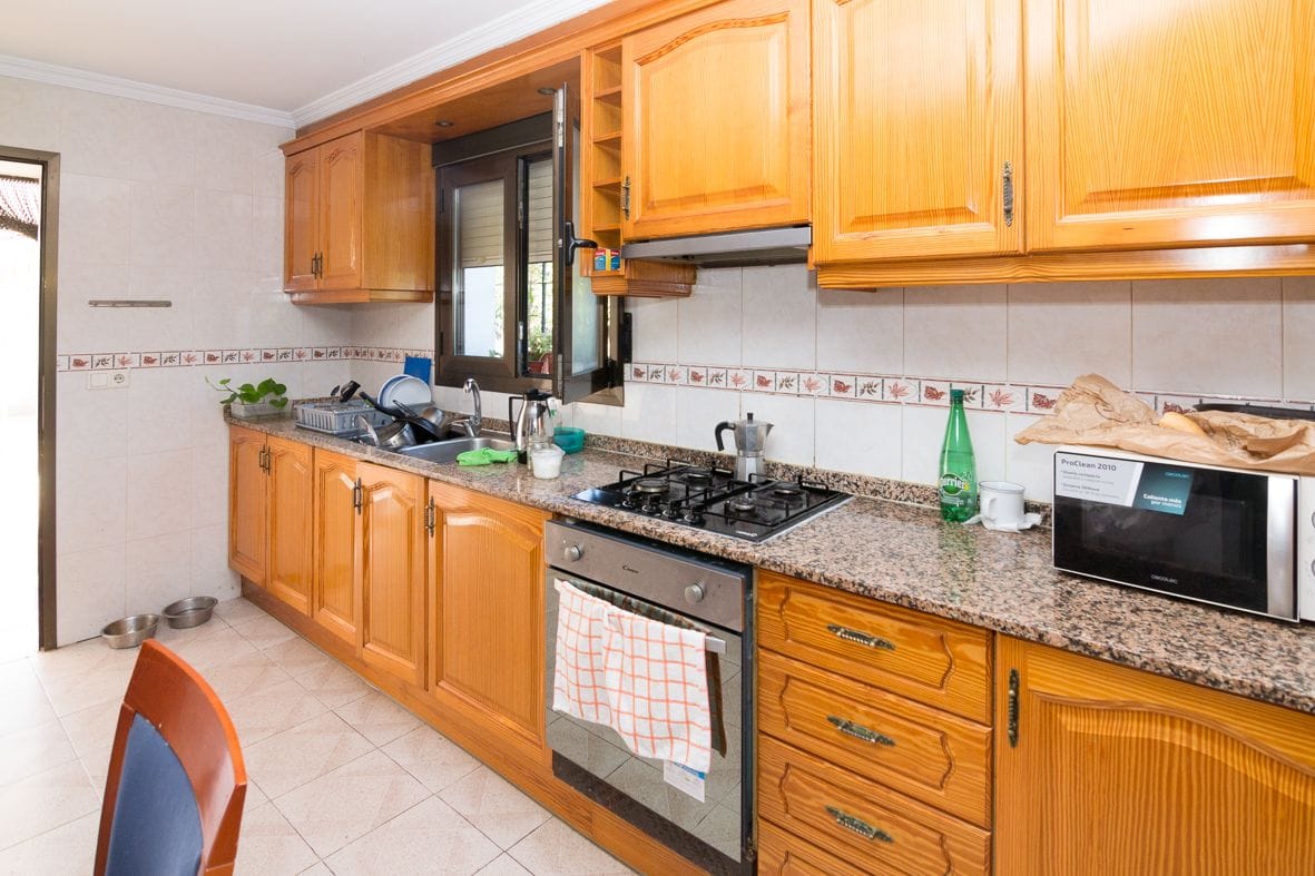 Large villa with guest house close to the beach.