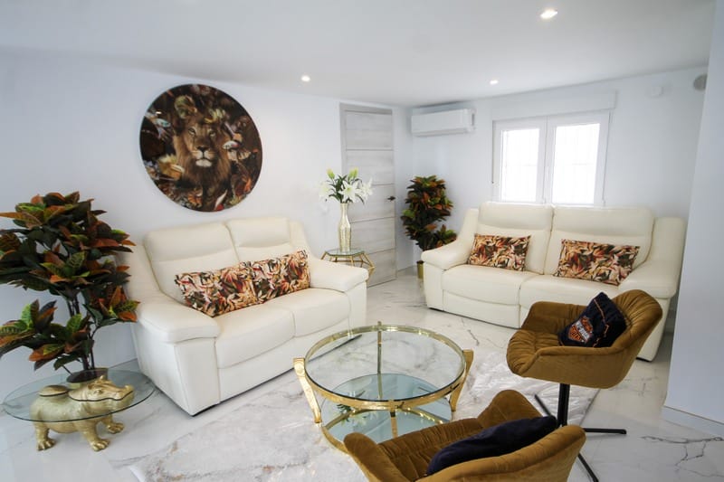 Venta. Villa en San Miguel de Salinas