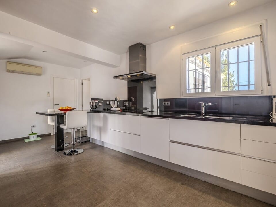 Verkoop. Villa in Javea
