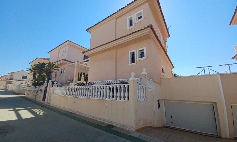 Venta. Villa en Torrevieja
