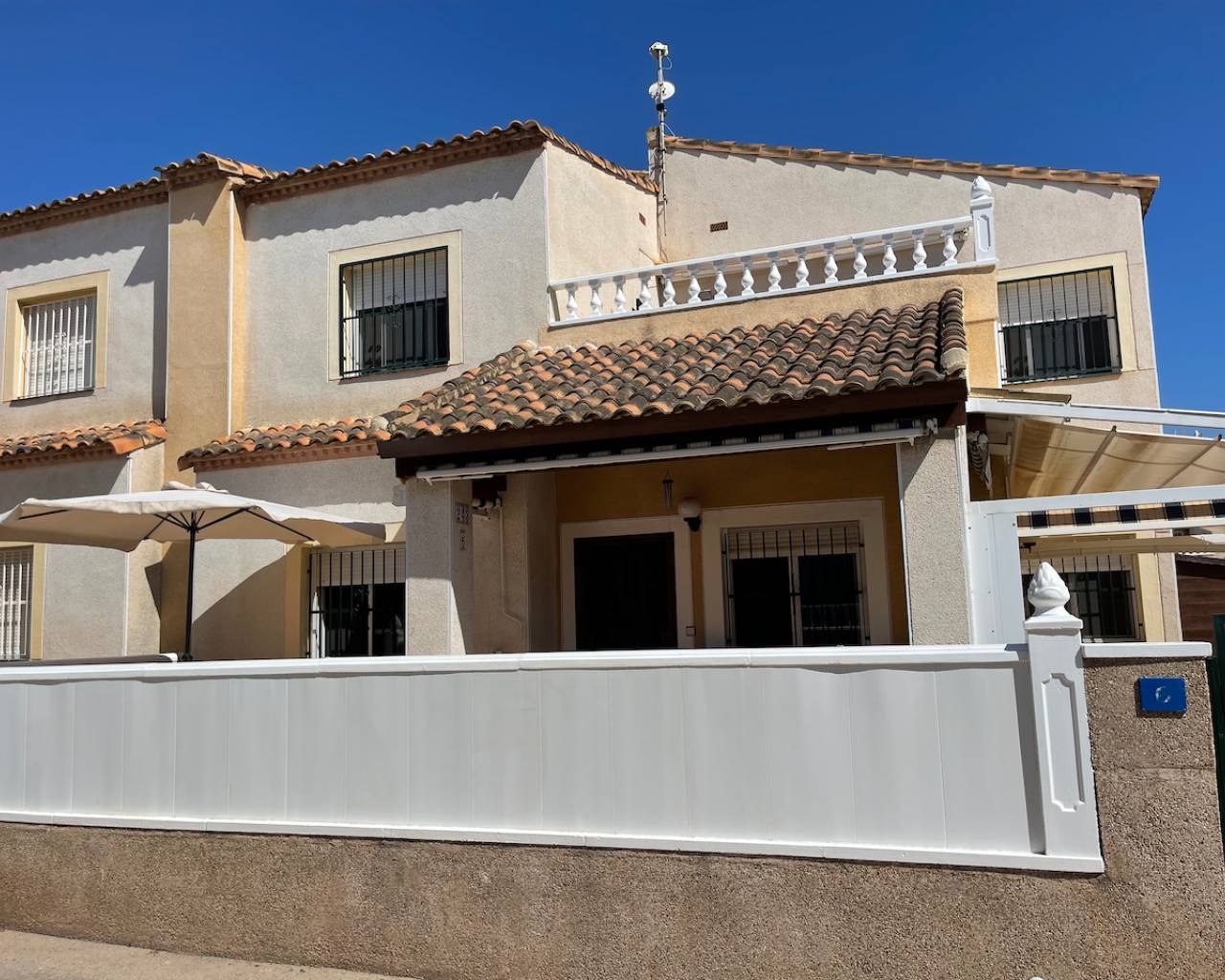 Venta. Villa en Algorfa