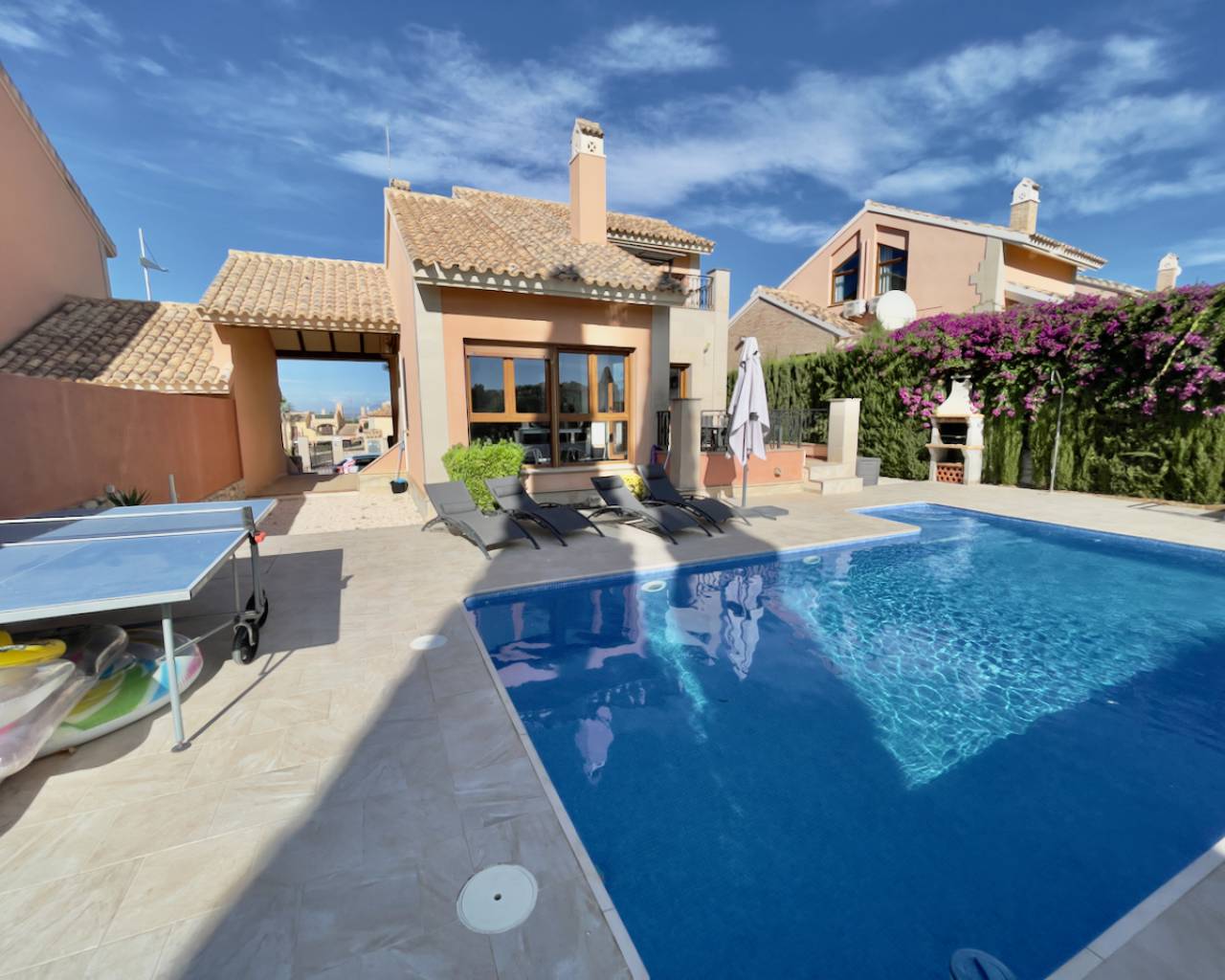 Venta. Villa en Algorfa