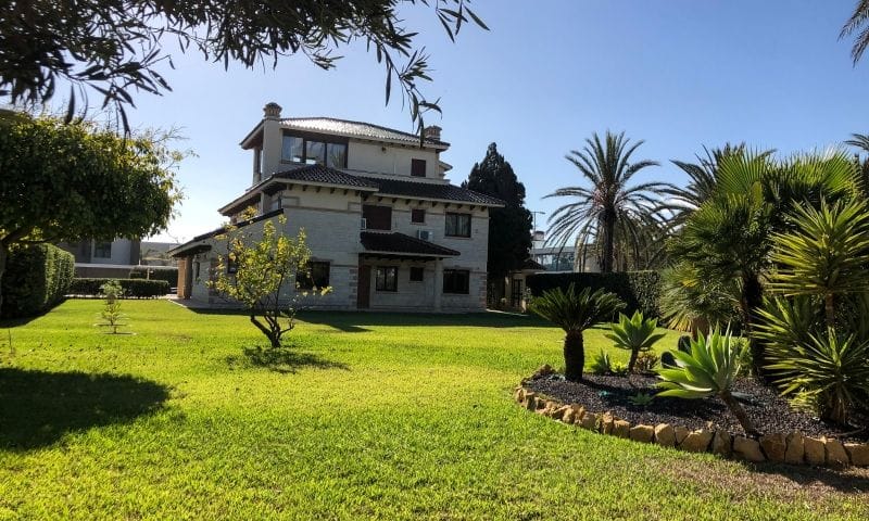 For Sale. Villa in Orihuela Costa