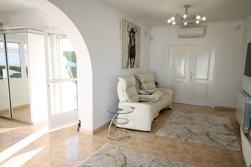 Venta. Villa en San Miguel de Salinas