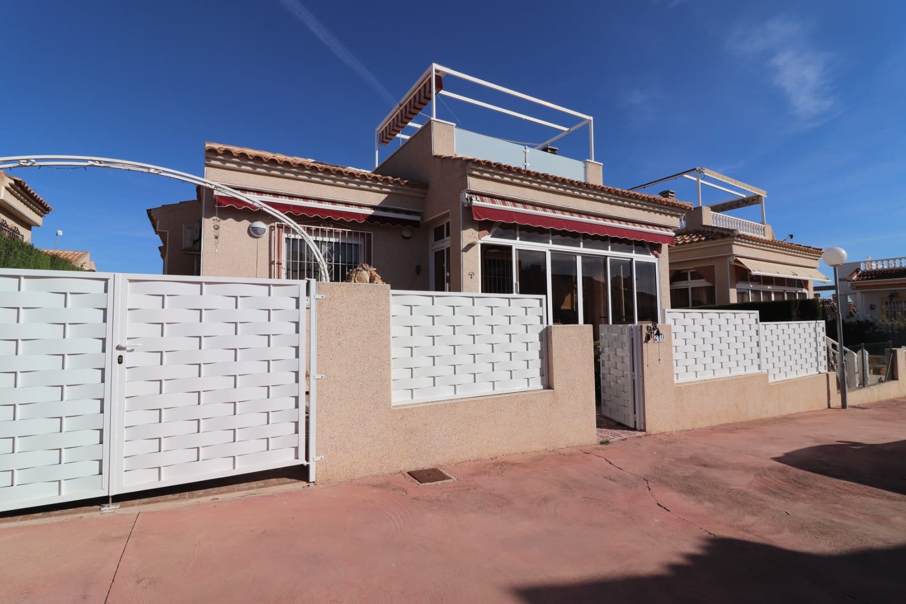 Venta. Villa en Algorfa