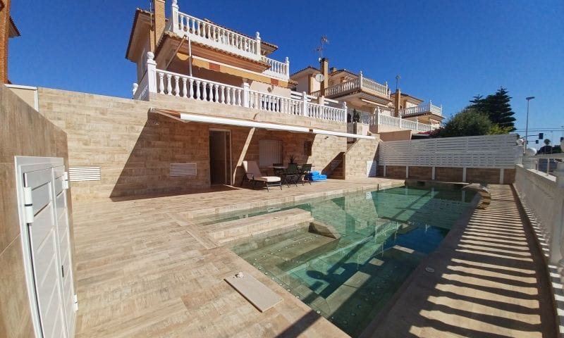 Venta. Villa en Torrevieja