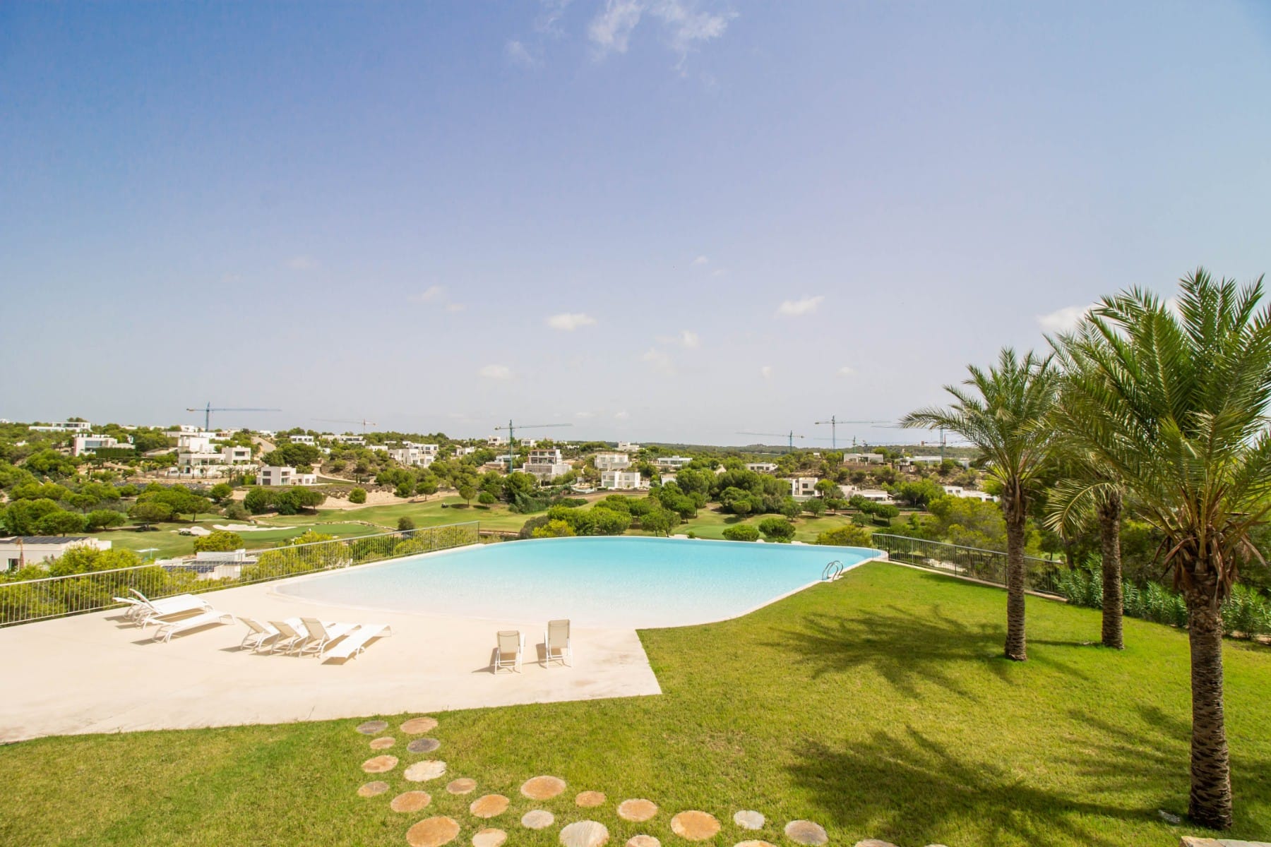 Venta. Apartment en Las Colinas Golf Resort