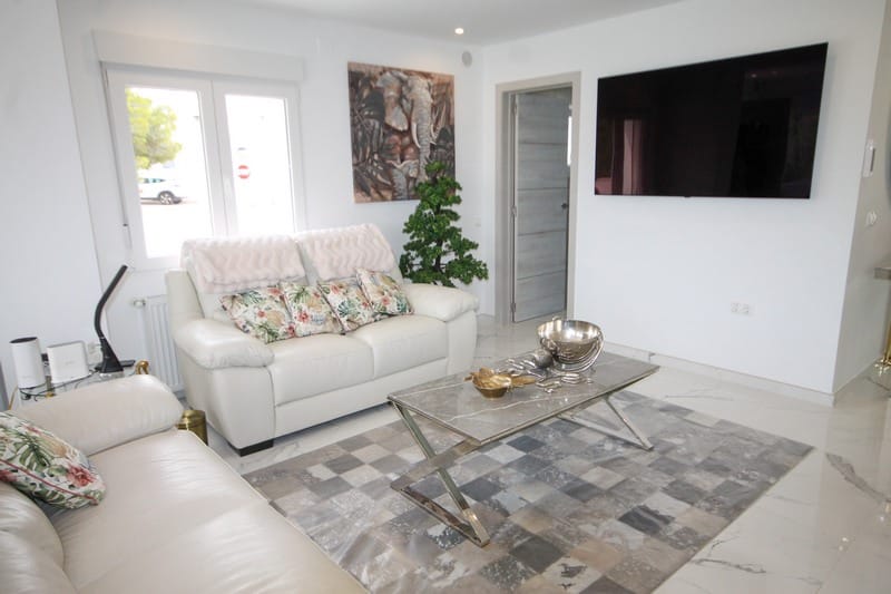 Venta. Villa en San Miguel de Salinas