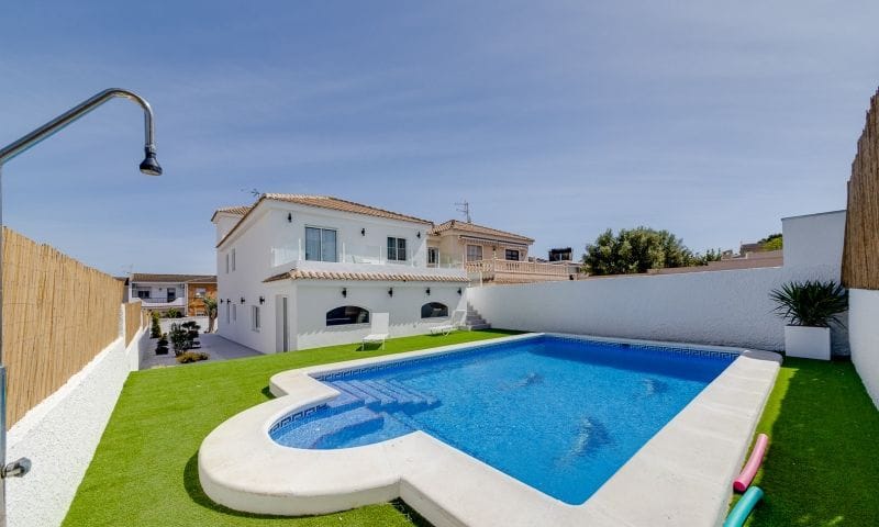 Venta. Villa en Torrevieja