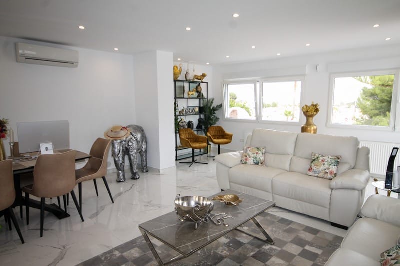 Venta. Villa en San Miguel de Salinas