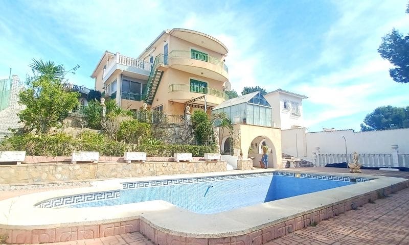 Venta. Villa en Pinar De Campoverde