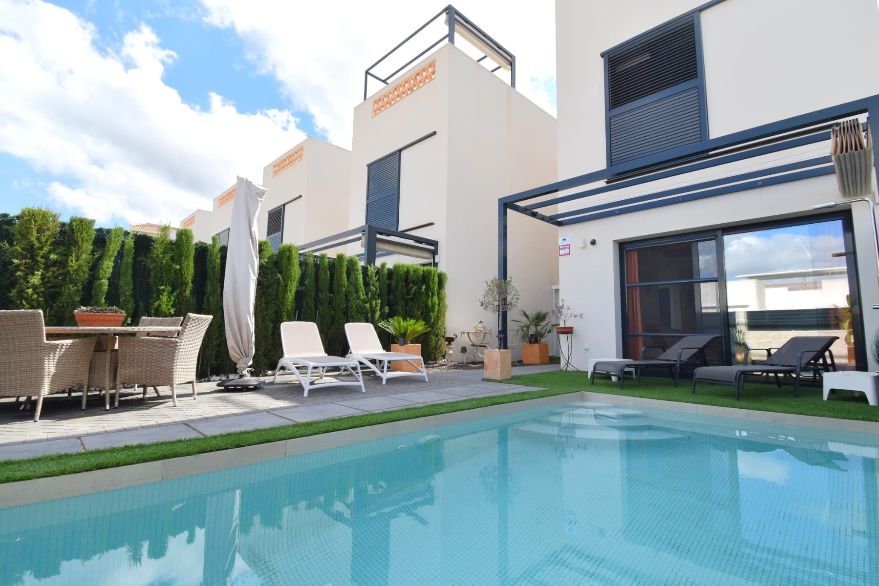 Venta. Villa en Benijofar