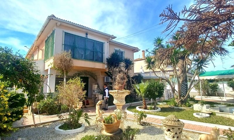 Venta. Villa en Pinar De Campoverde