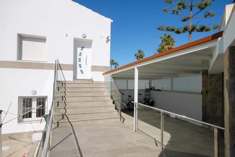 Venta. Villa en San Miguel de Salinas