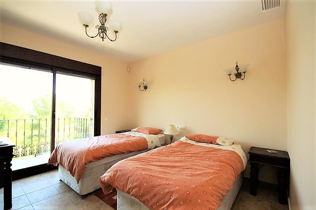 For Sale. Villa in Lliber