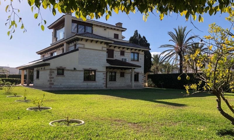 For Sale. Villa in Orihuela Costa