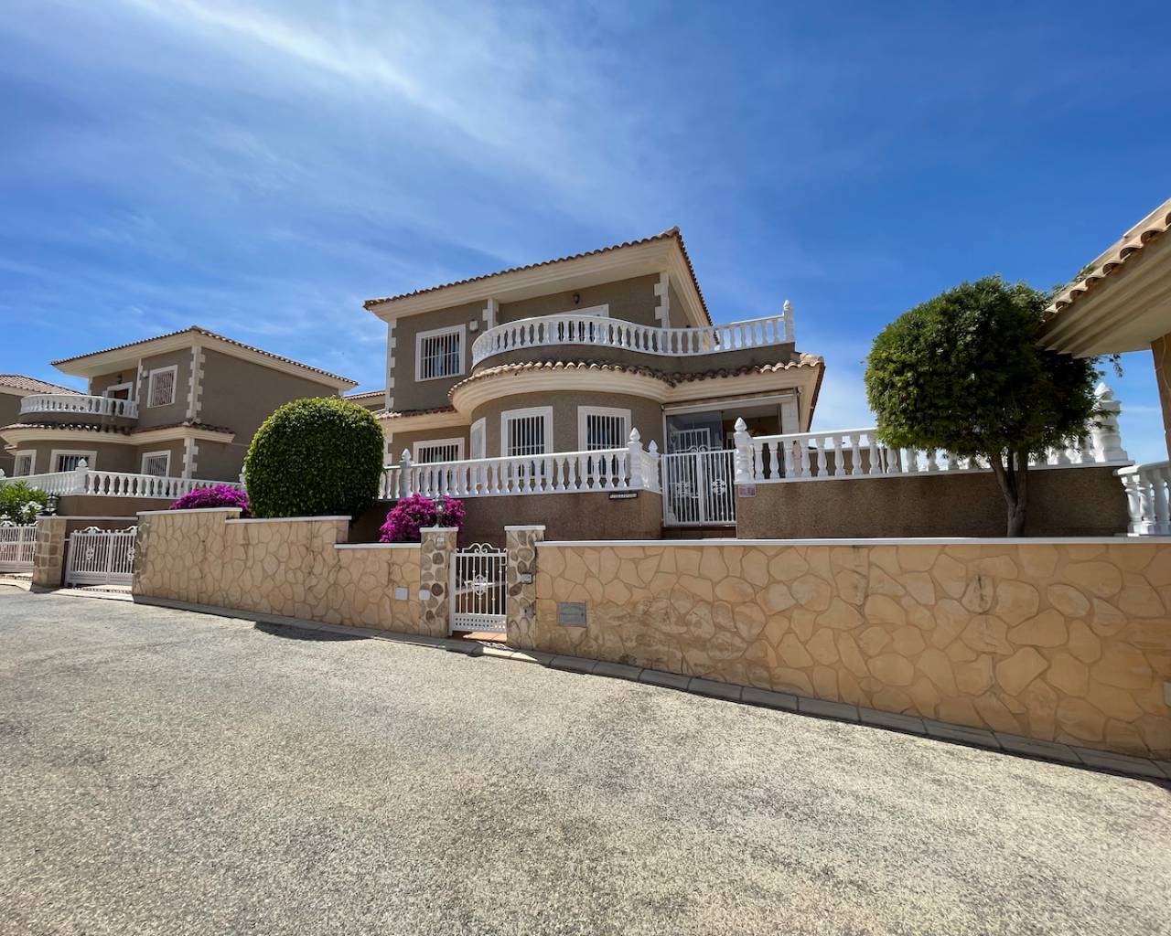 Venta. Villa en Orihuela Costa