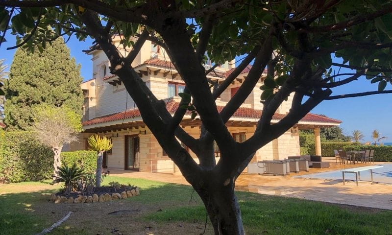 For Sale. Villa in Orihuela Costa
