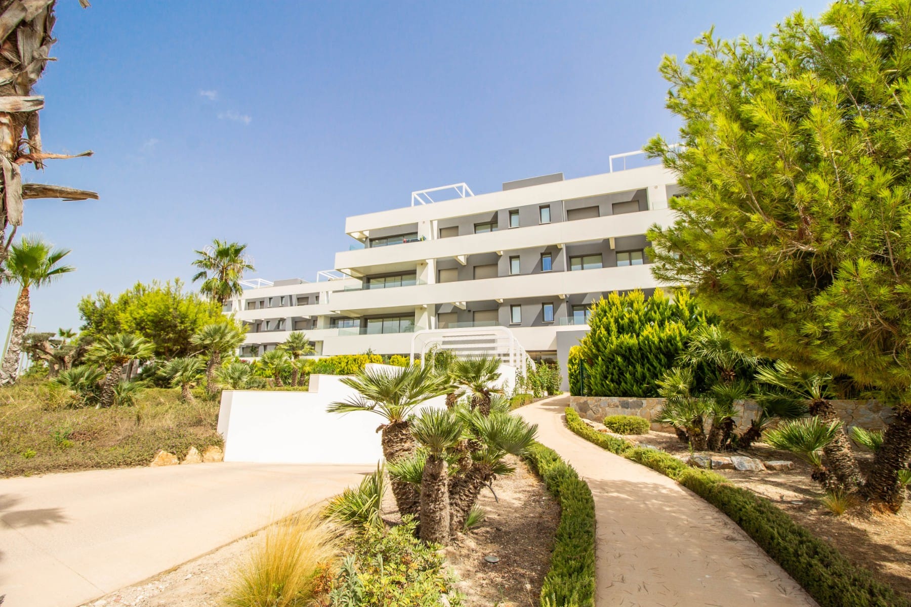Venta. Apartment en Las Colinas Golf Resort