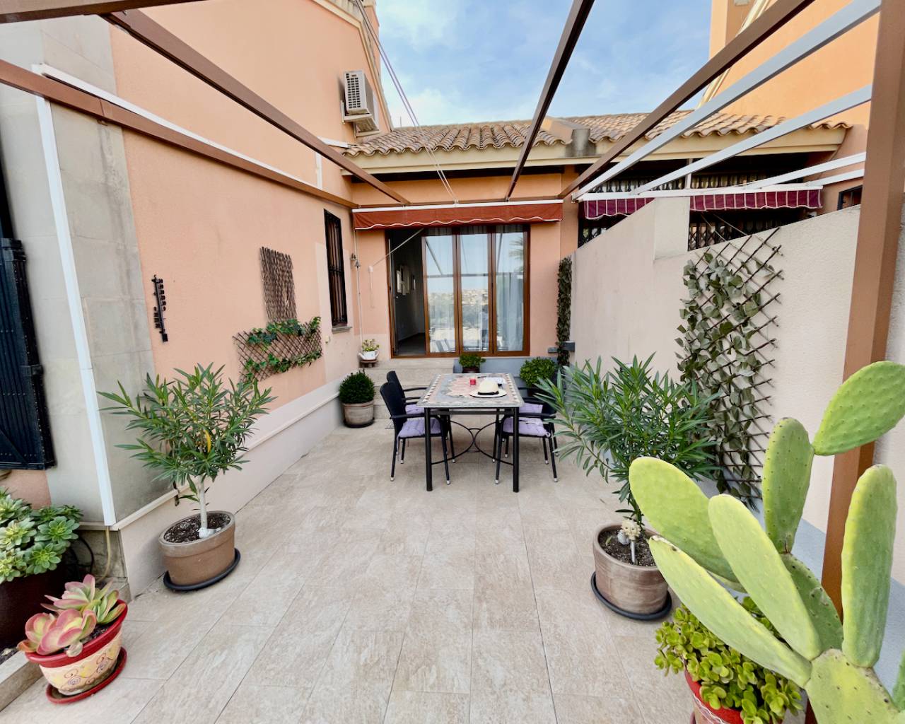Venta. Villa en Algorfa