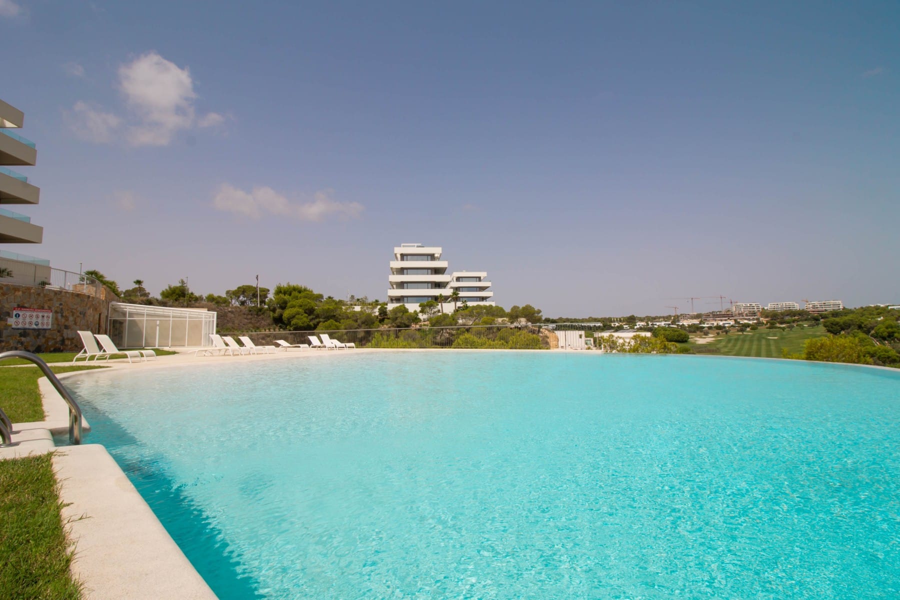 Venta. Apartment en Las Colinas Golf Resort