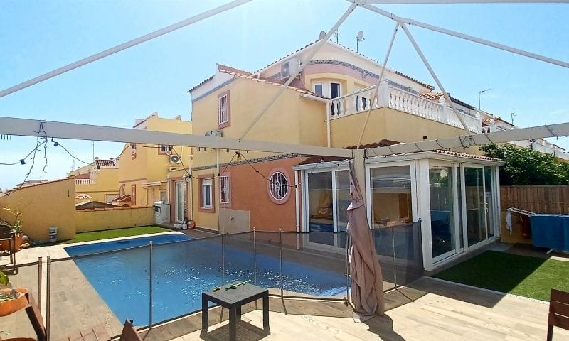 Venta. Villa en Orihuela Costa
