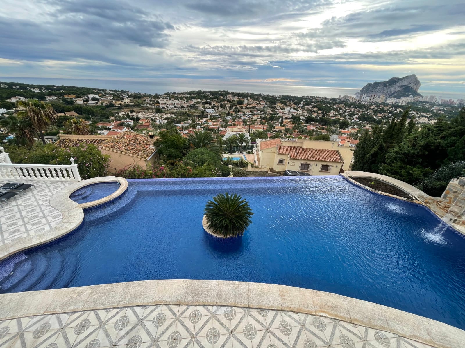 Villa de lujo con vista al mar en venta en Calpe