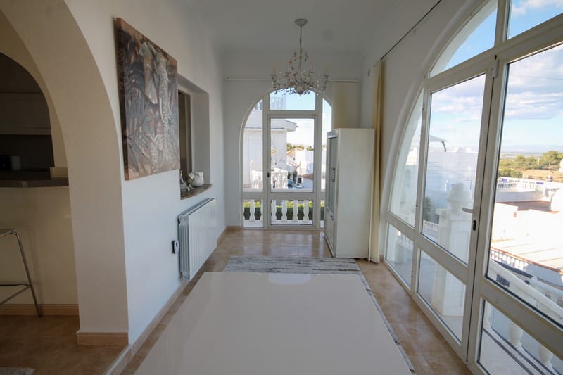 Venta. Villa en San Miguel de Salinas