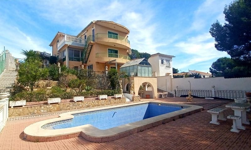 Venta. Villa en Pinar De Campoverde