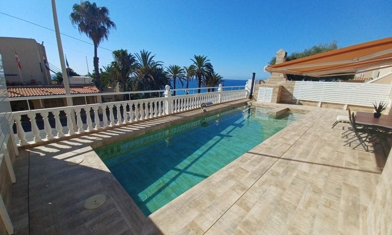 Venta. Villa en Torrevieja
