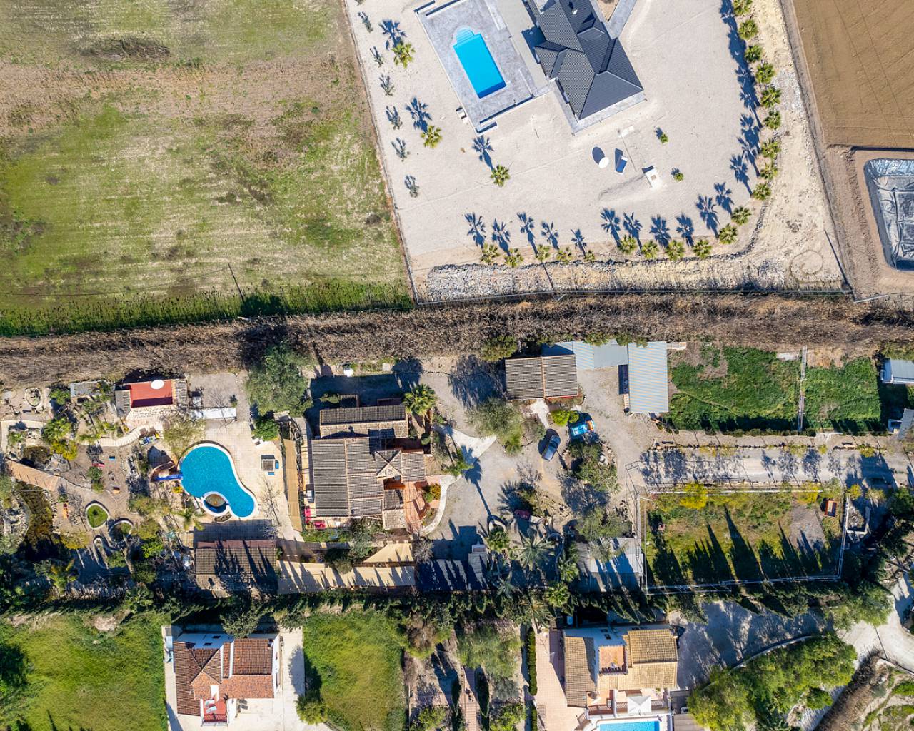 Venta. Villa en Catral
