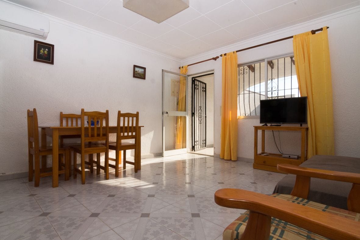 Large villa with guest house close to the beach.